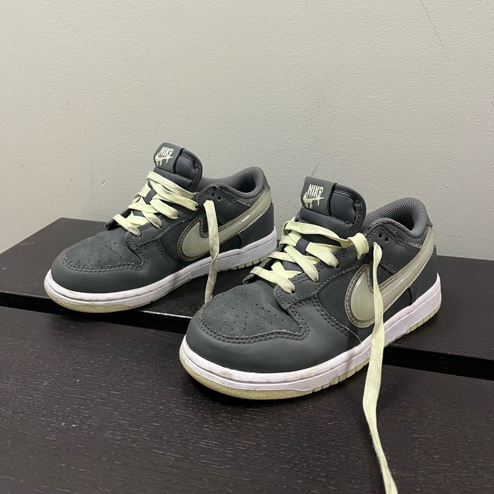 Nice low dunk glow in the dark charcoal 1Y 32eur